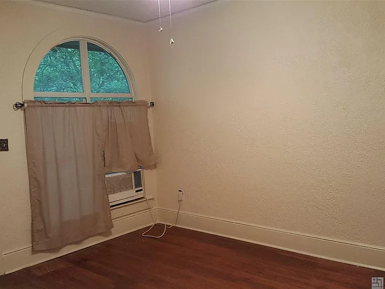 2148 Stanford Ave — Photo 8