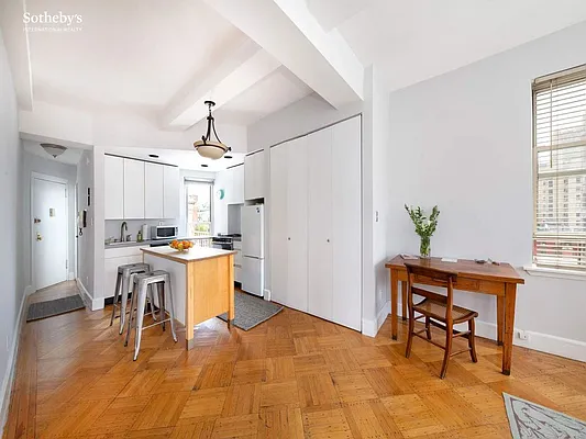 Sold by Sotheby's International Realty | media 6