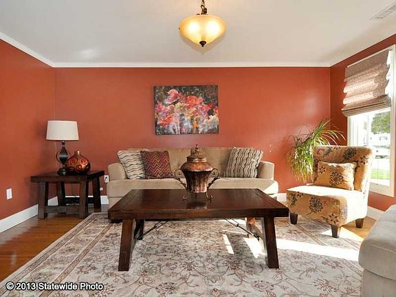 2nd image of 282 New Hampshire Ave