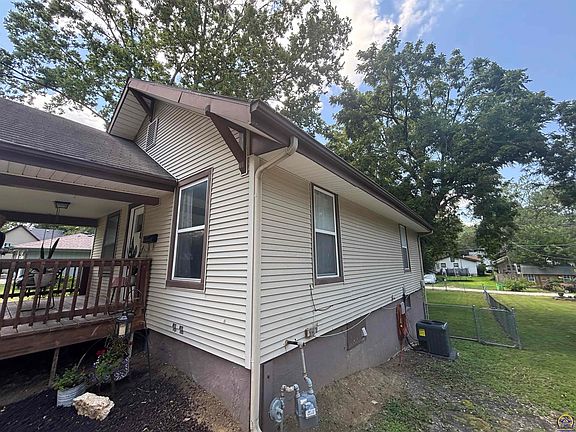 5th image of 708 S Poplar St