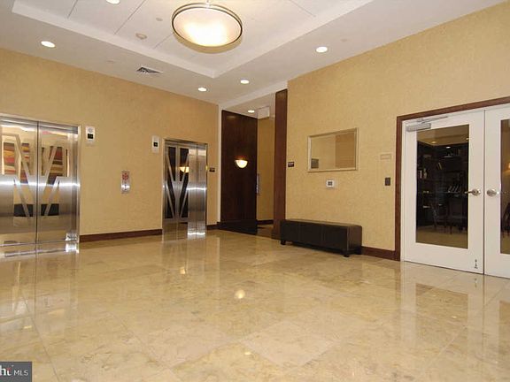 5th image of 1020 N Highland St Unit 421
