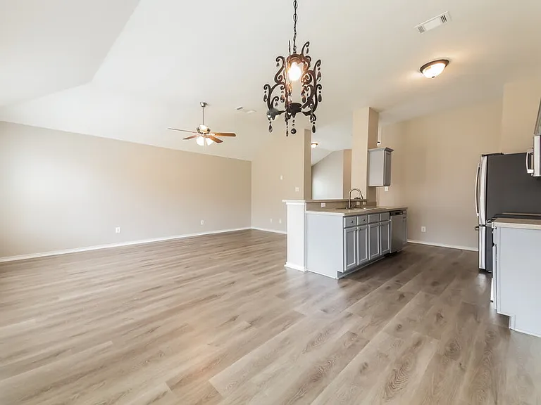 1008 Halifax Ln — Photo 6