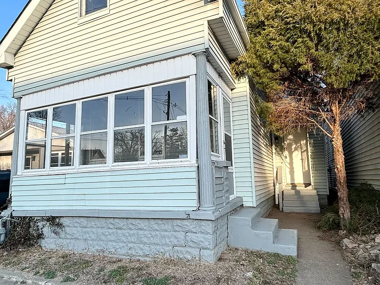 818 SE 8th St — Photo 1