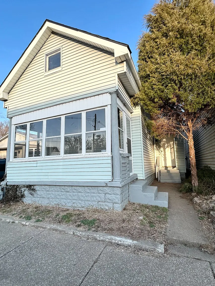 818 SE 8th St photo 1
