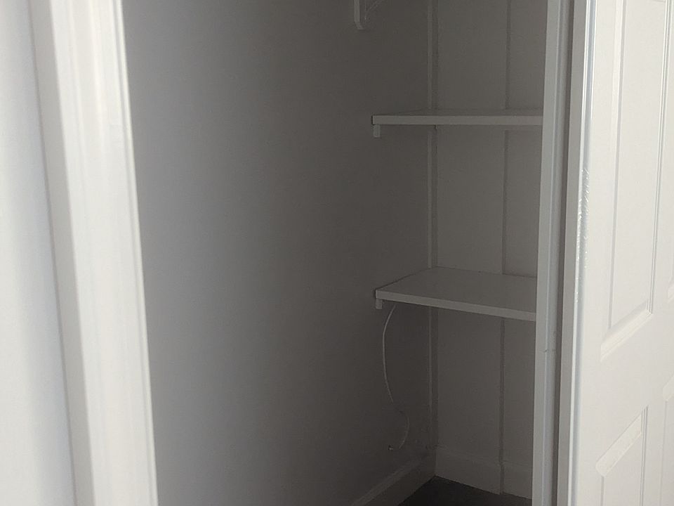 1st image of 933 Genine Dr