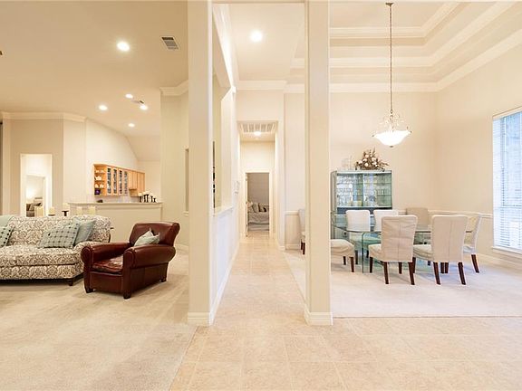 4th image of 2755 Lake Forest Dr