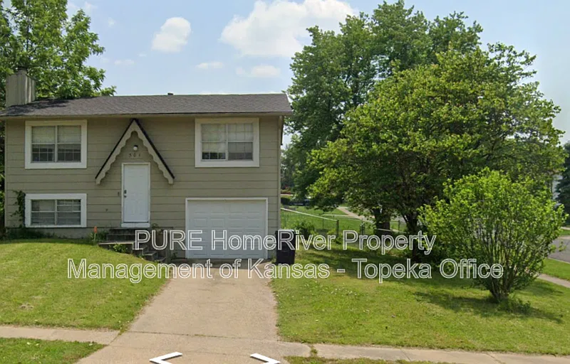 3 bed, 1.5 bath, 1200 sqft, $1,295 — Photo 1