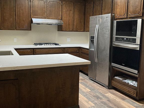 Stainless Steel Appliances built in oven/microwave combination. Kitchen has breakfast nook and separate dining room.