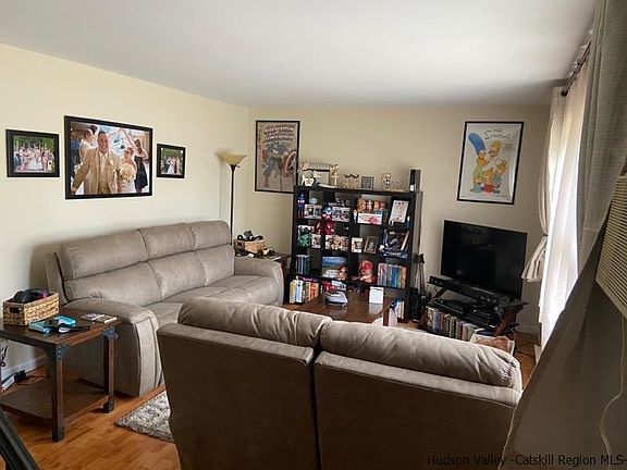 3rd image of 10 James Ct