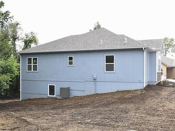 4th image of 320 Fairview Cir