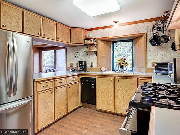 2nd image of 789 Delphinium Ln