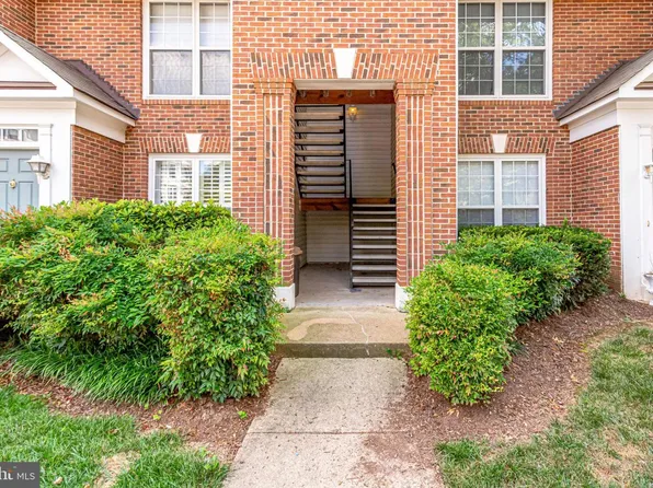12739 Fair Crest Ct APT 301, Fairfax, VA 22033