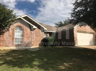 8001 Mourning Dove Dr, Arlington, TX 76002