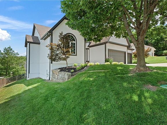 3rd image of 5605 NE Coral Dr
