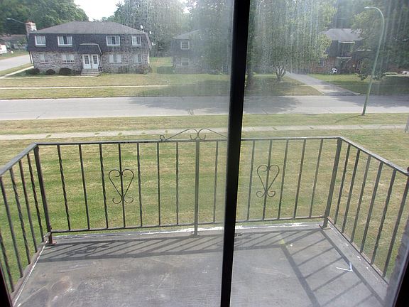 5th image of 156 Robert Dr #25