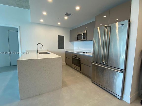 3rd image of 13800 Highland Dr #Penthouse 3