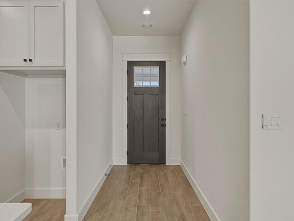 5th image of 421 Redbud Ln