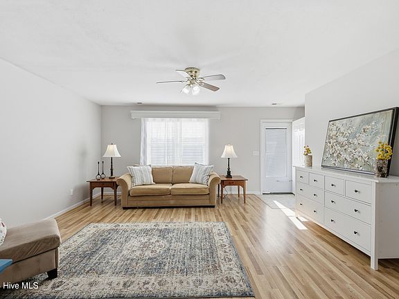 3rd image of 304 Kaitlyn Way