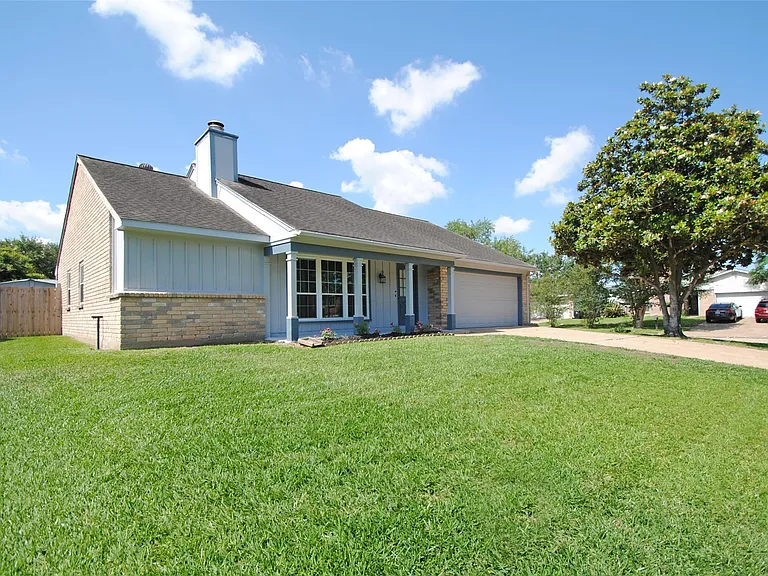 22831 John Rolfe Ln S — Photo 3
