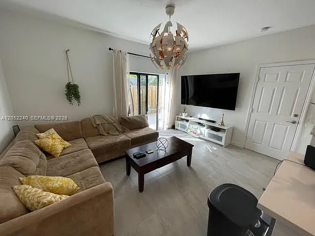 1524 SW 28th St — Photo 6