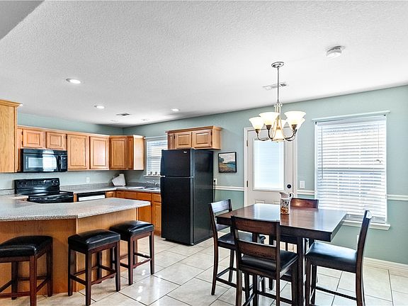 4th image of 27 Olmsted Cir