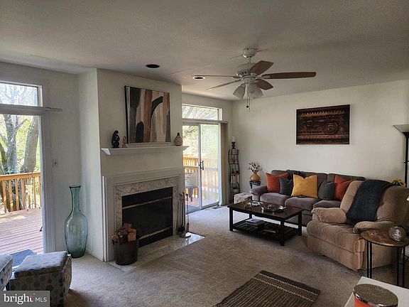 4th image of 922 Glackens Ln