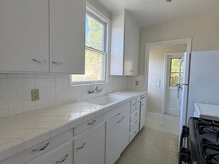 1257 N Van Ness Ave — Photo 21