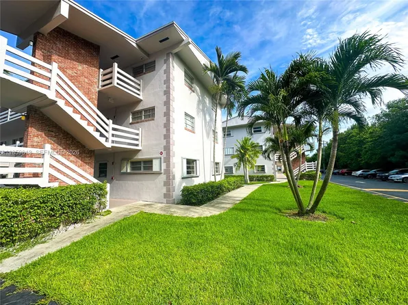 700 Layne Blvd APT 210, Hallandale, FL 33009