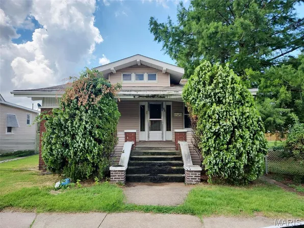 72 E Acton Ave, Wood River, IL 62095