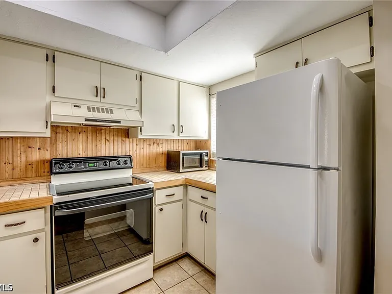 4616 SE 6th Ave #202 — Photo 7