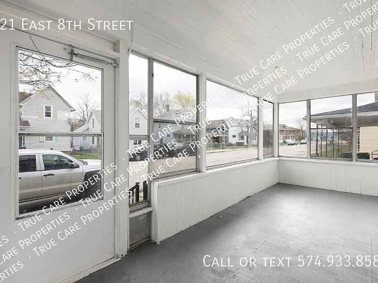 221 E 8th St — Photo 3