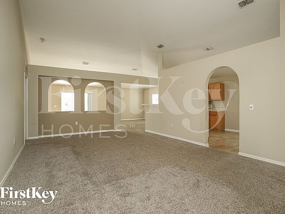 3rd image of 415 Barlyn Ave