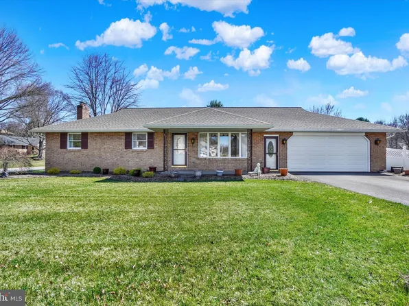 34 Eagleton Dr, Jacobus, PA 17407