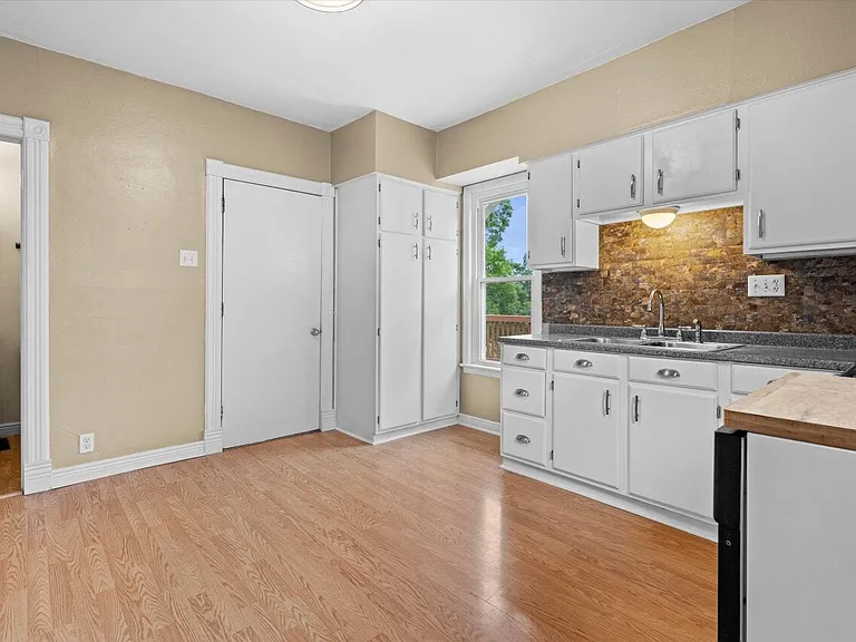 829 W Lincoln Ave — Photo 4