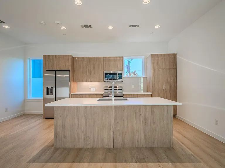 4911 Belmont Ave #13 — Photo 13