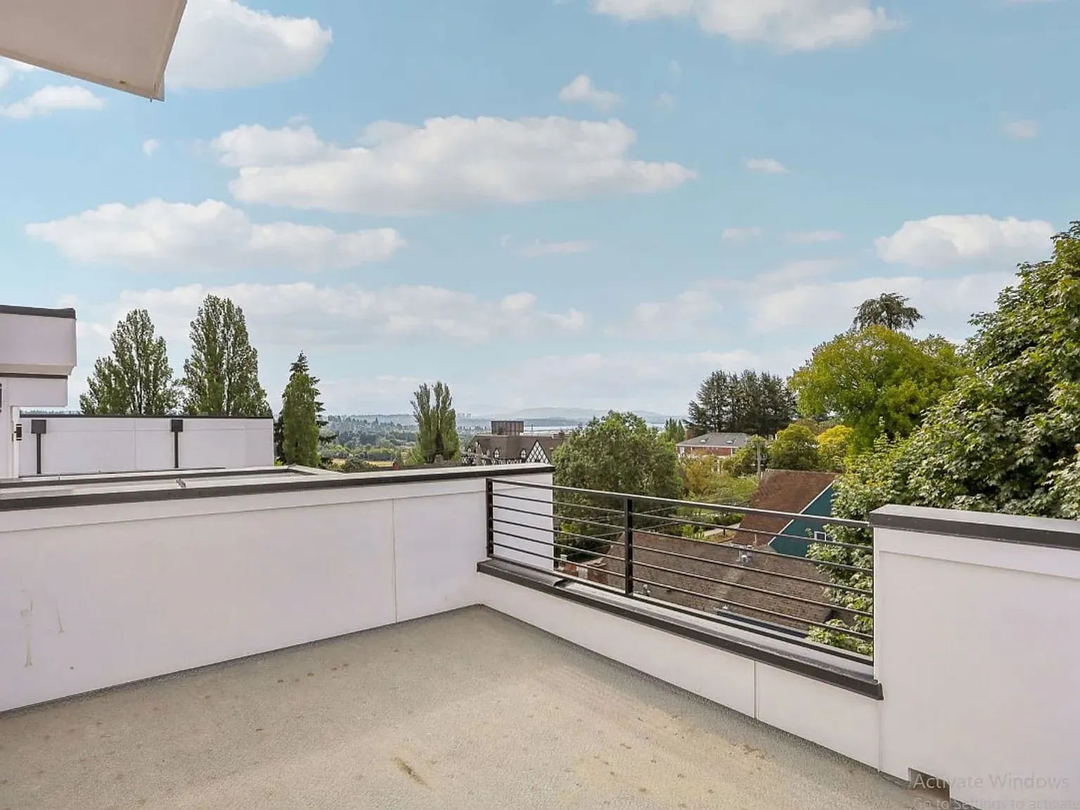 New Construction | 8BR / 4BA Student Housing | Semi-Private Baths | Rooftop Deck | U-District — Photo 4