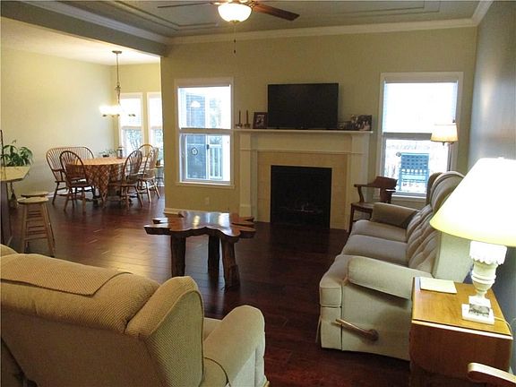 3rd image of 15 Spotts Cir