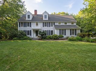 10 Susan Ln, Falmouth, ME 04105