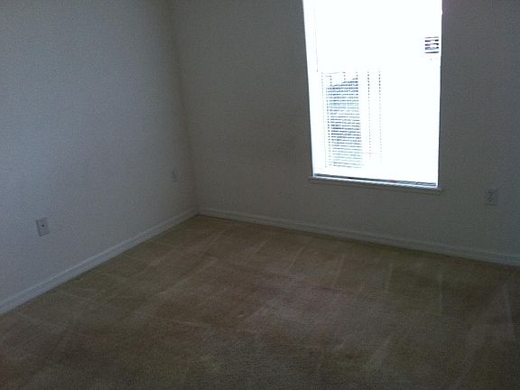 4th image of 3271 Garden Acres Ct W