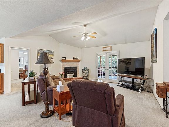4th image of 3 Glenwood Ln