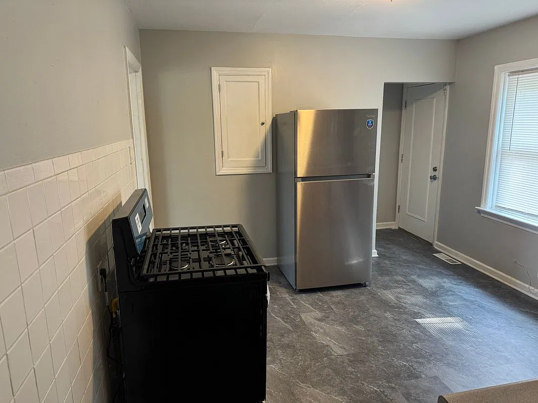 2 bed, 1.0 bath, 816 sqft, $1,350 — Photo 4
