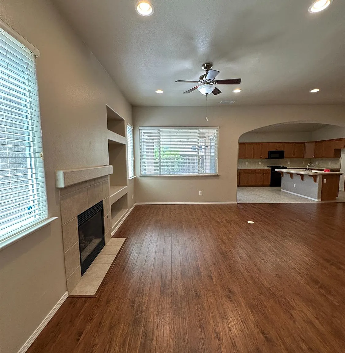 3 bed, 1623 sqft, $2,400 — Photo 2
