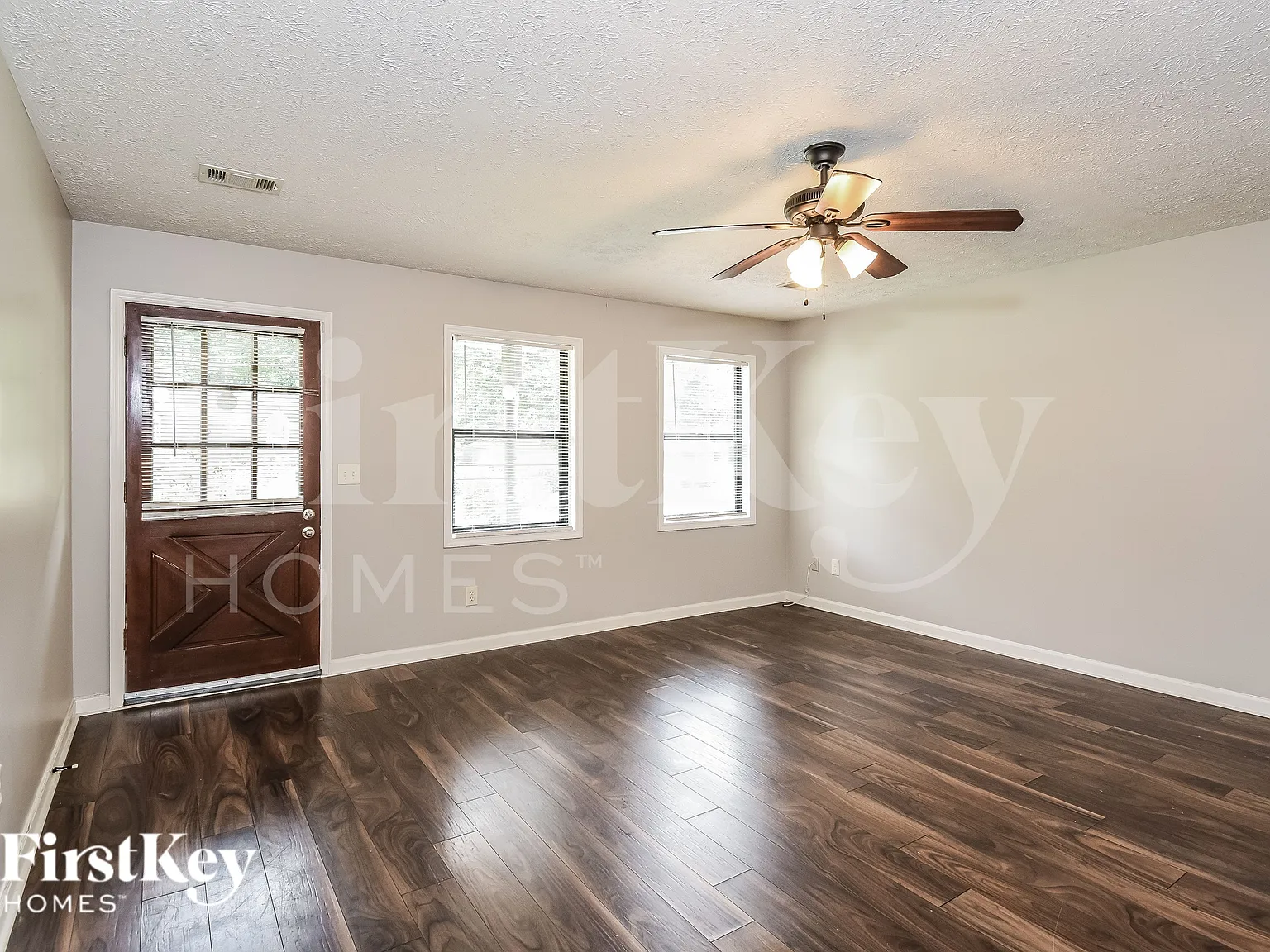 3 bed, 2.0 bath, 1248 sqft, $1,570 — Photo 2
