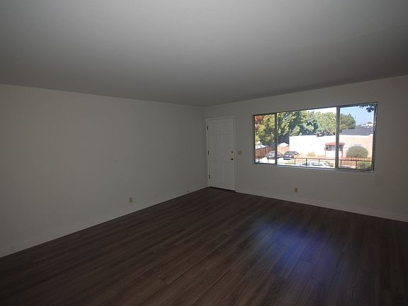 2nd image of 1205 Allerton St #4