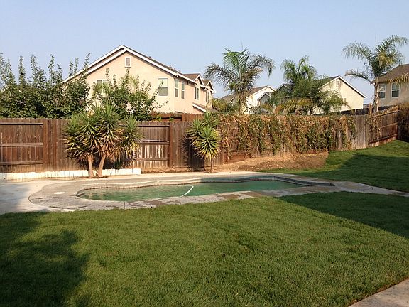 4th image of 205 Waters Edge Dr