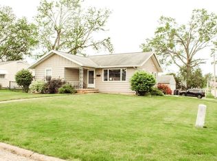 53 24th Ave SW, Cedar Rapids, IA 52404