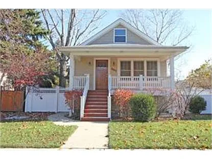 2053 N Nagle Ave photo 1