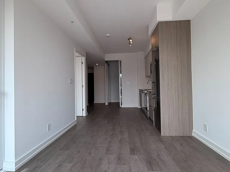 75 James St S #718 — Photo 11