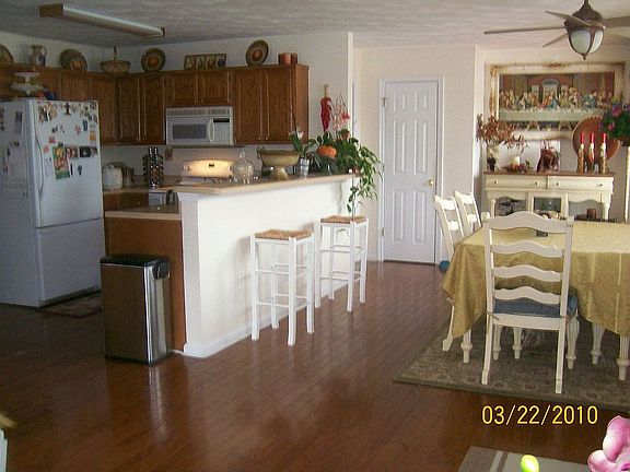 5th image of 528 Stillwater Dr