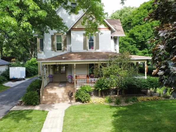 617 S 4th St, Watseka, IL 60970